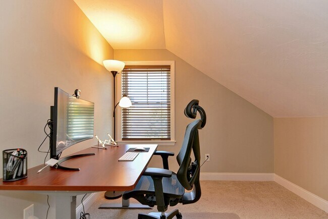 Building Photo - 28 Richardson St