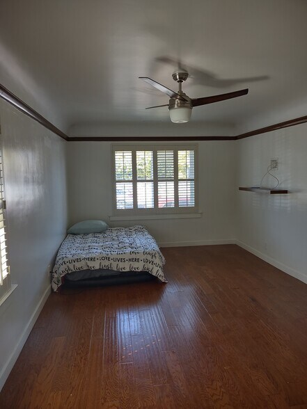 Building Photo - 558 Brooks Ave