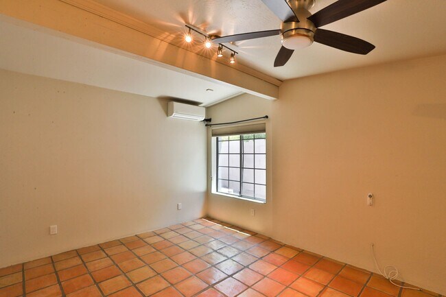 Building Photo - 3 Bedroom + den with pool