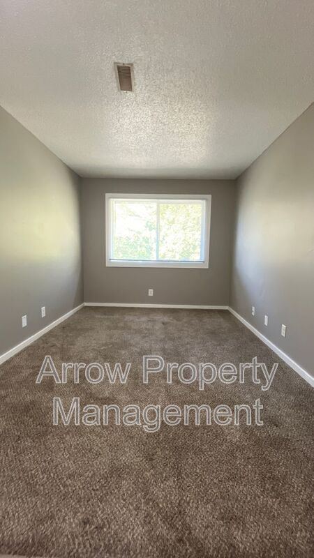 Building Photo - 1119 E St