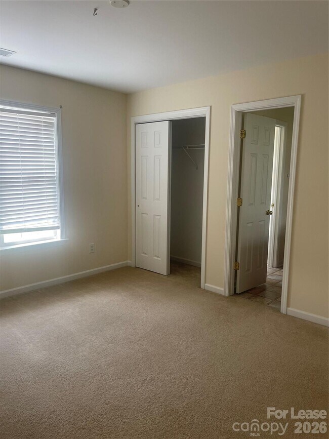 Building Photo - 12020 Farnborough Rd