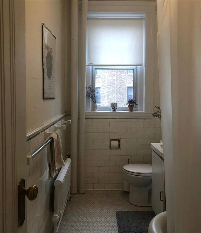 Building Photo - 122 Riverway