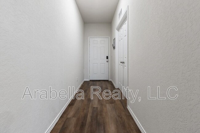 Building Photo - 440 Lynwood Gold