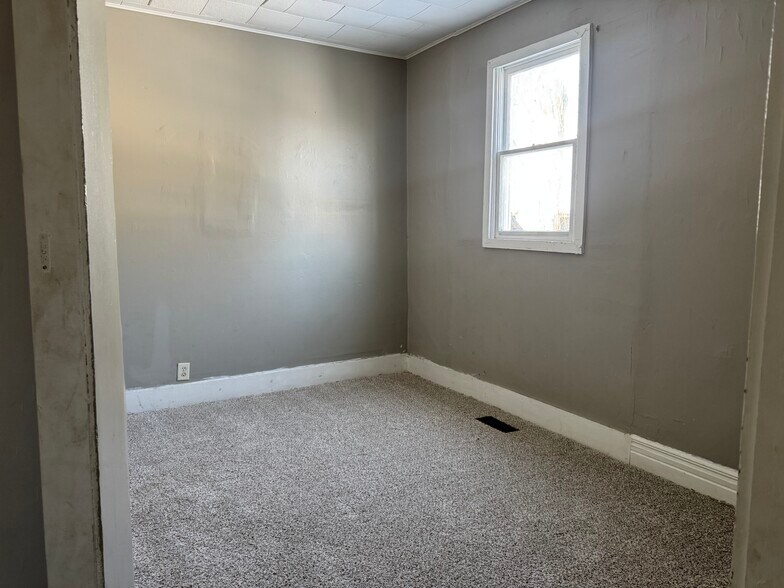 Building Photo - 209 N G St