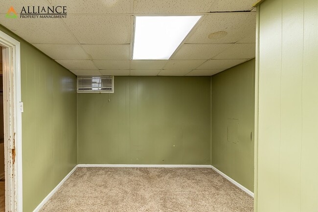 Building Photo - 714 Thurston St
