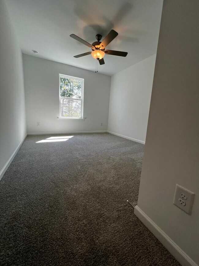 Building Photo - 168 Kobus Ct