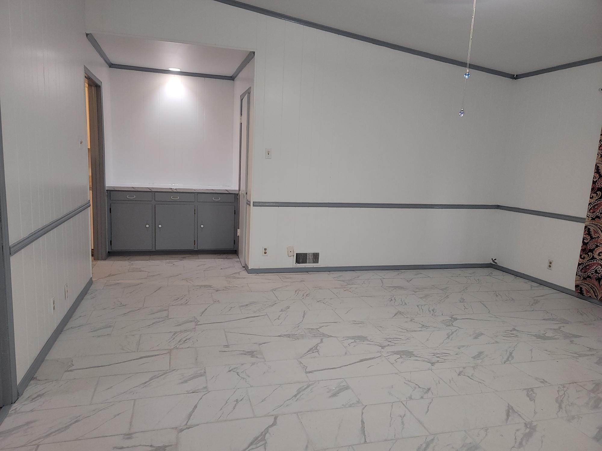 2nd open living space - 7945 Habersham Ln