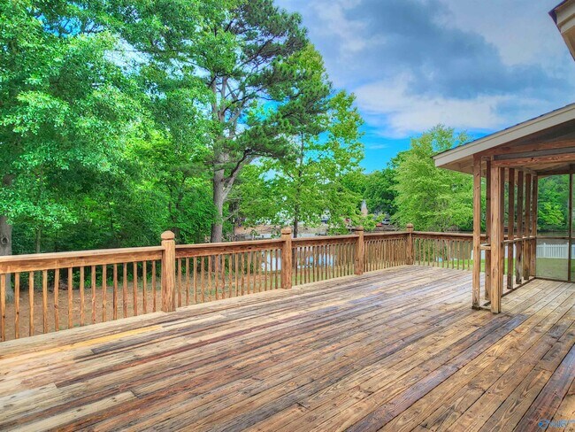 Building Photo - 120 Silver Creek Cir