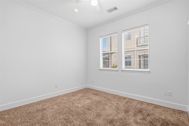 Building Photo - 7134 Mapleridge St