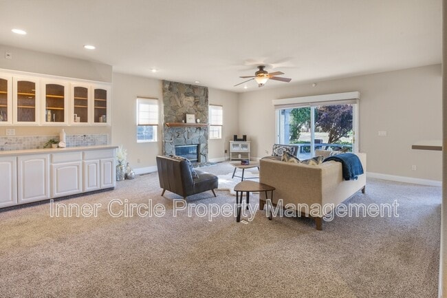 Building Photo - 5771 Gateway Ct