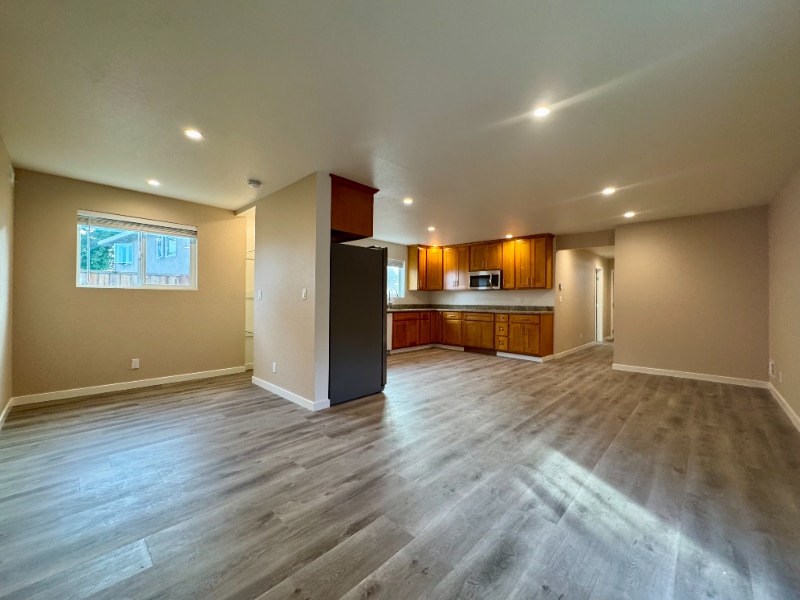 Building Photo - 148 Lancaster Way