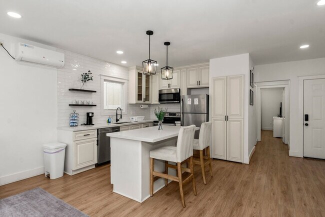 Building Photo - 102 Lockwood Dr