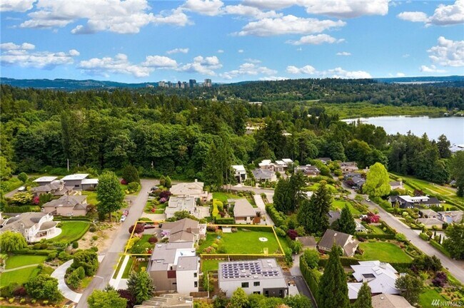 Building Photo - 4 Bed 2.5 Bath Kirkland - Lake WA Schools
