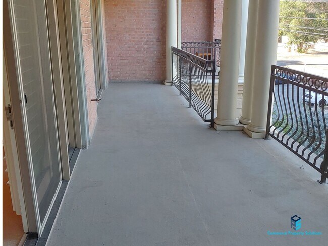 Building Photo - Stunning Penthouse Unit with Beautiful Views available for Rent!
