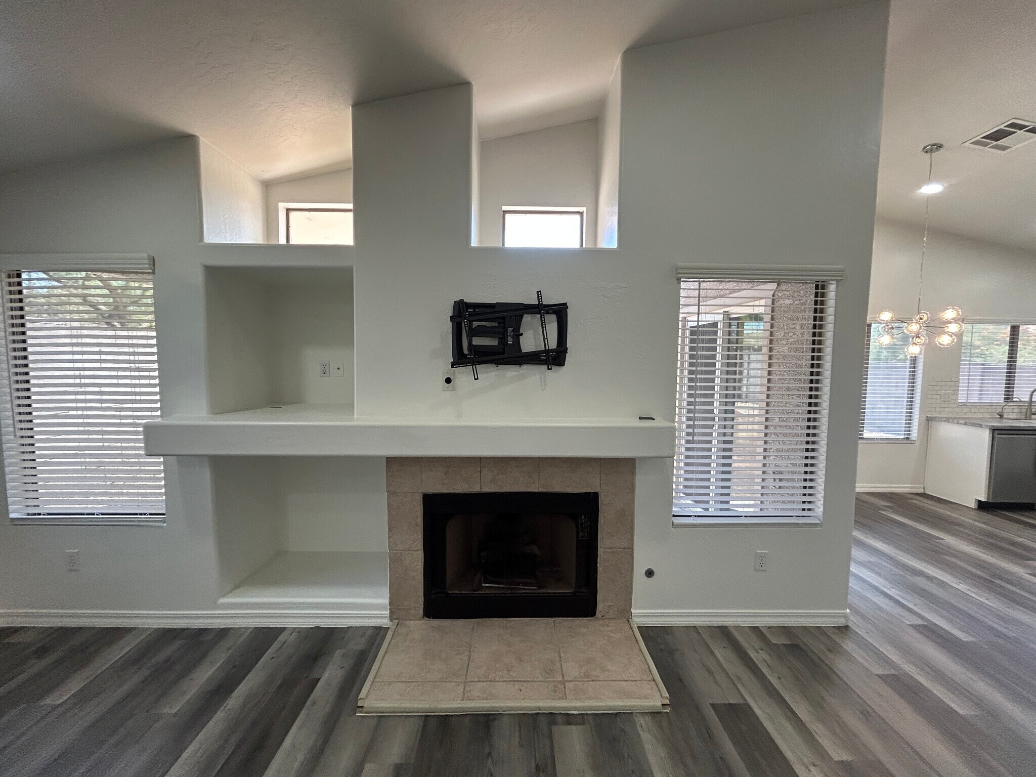 Building Photo - 1121 E Monona Dr