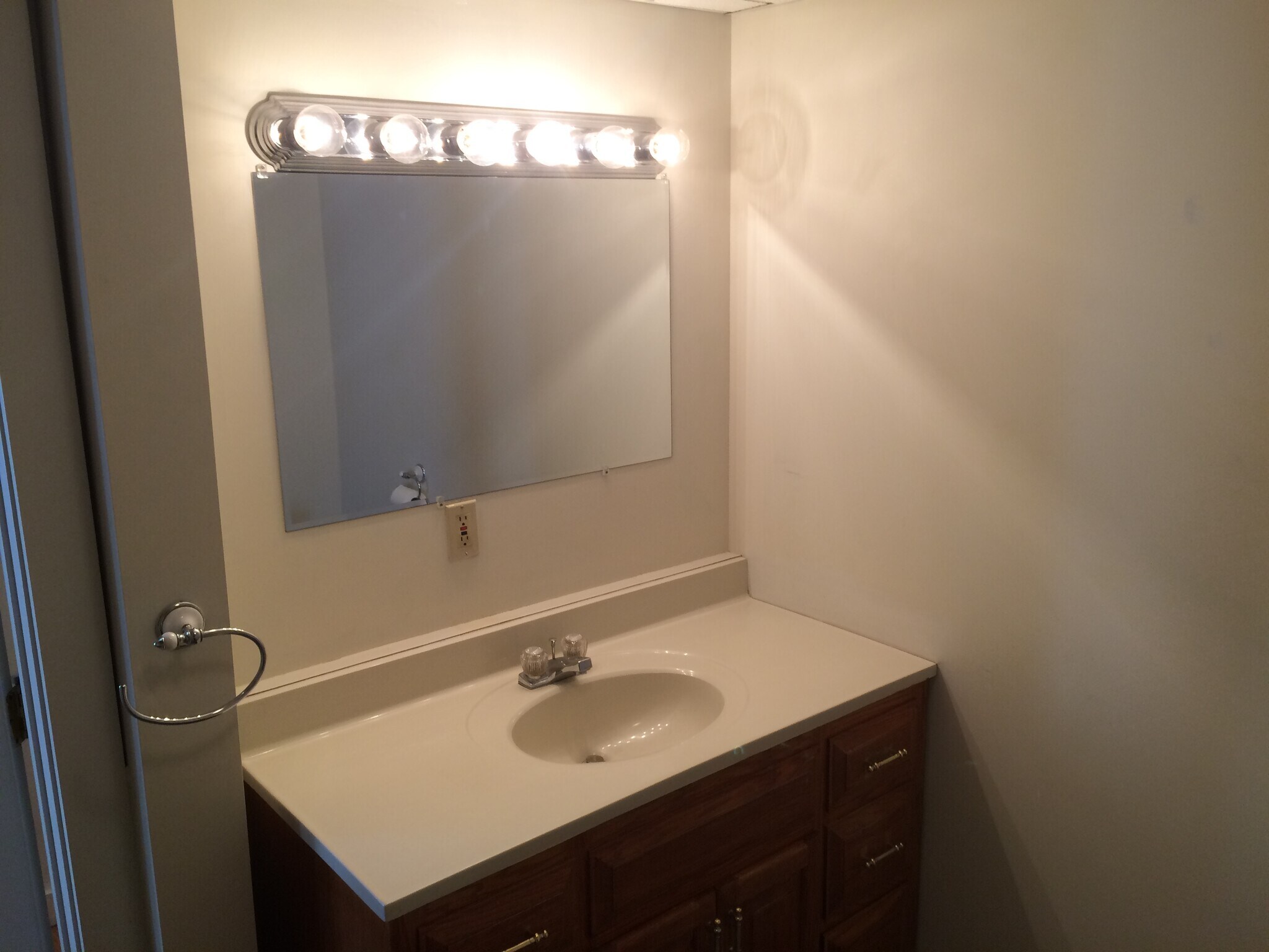 Building Photo - 97 Mawney St