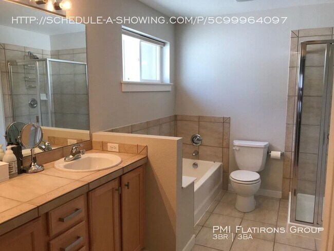 Building Photo - Spacious Indian Peaks Townhouse Close to L...