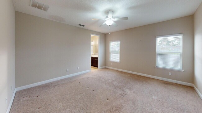 Building Photo - "Spacious 5-Bedroom Retreat in Jacksonville - 2,623 Sq Ft of Comfort!"