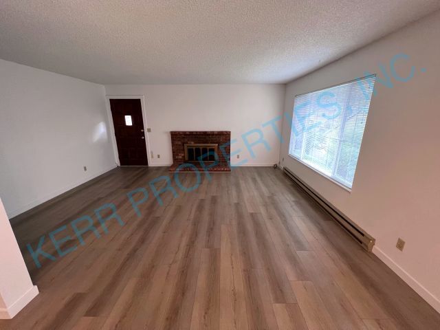 Building Photo - Charming 2-Bedroom Rental in Prime Oregon City Location!