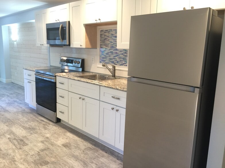 Building Photo - 16 Sherwood Dr