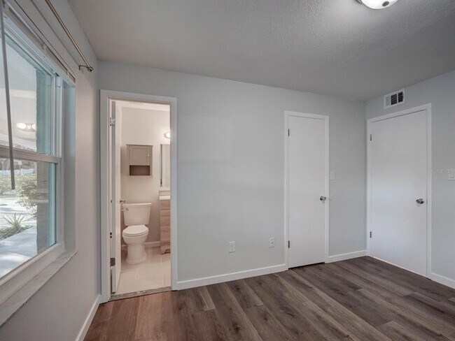 Building Photo - 1007 Sumner Blvd