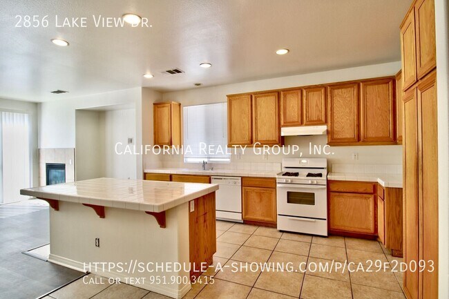 Building Photo - 2856 Lake View Dr