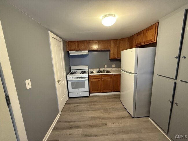 Building Photo - 127 1/2 Matty Ave