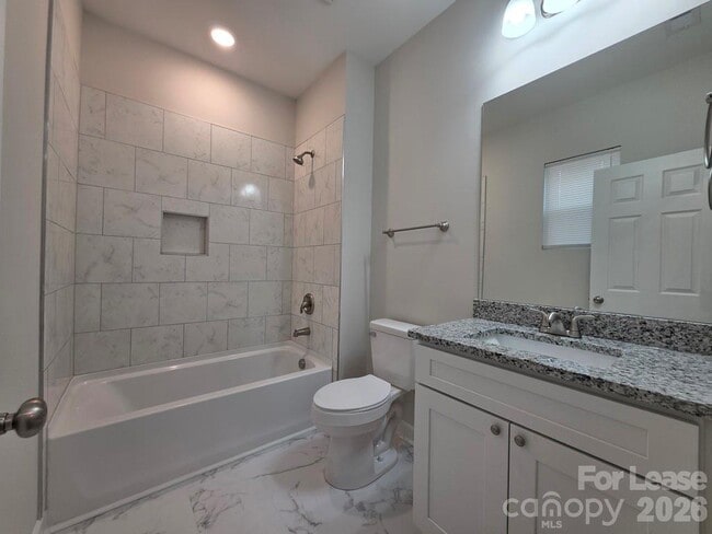 Building Photo - 215 Division Ave