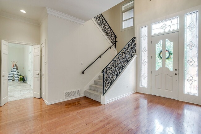 Building Photo - Private 4 Bedroom Retreat for Lease