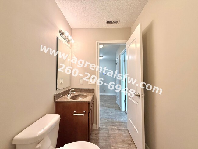 Building Photo - 3 Bedroom House - $200 OFF FIRST MONTH'S RENT