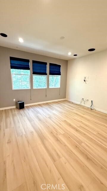 Building Photo - 904 N Primrose Ln