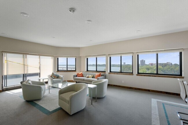 Building Photo - 2885 Knox Ave S