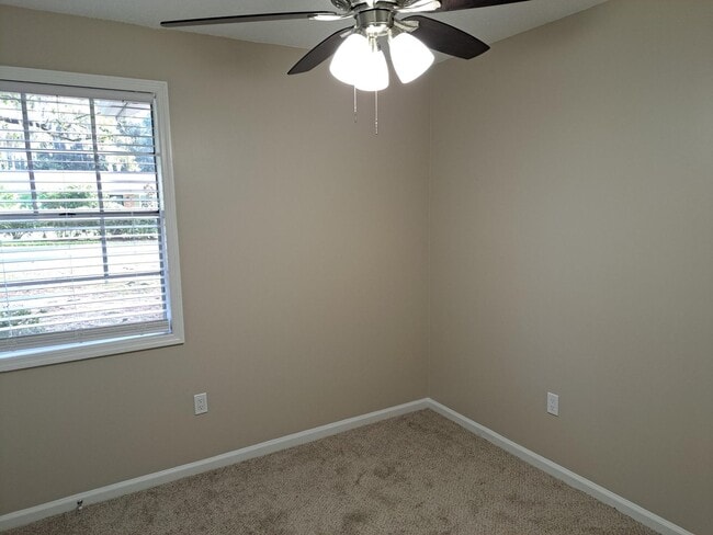 Building Photo - 9611 Dunwoody Dr