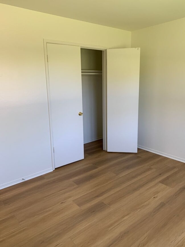 Building Photo - Great Neighborhood, 3 Bedroom Home for Rent