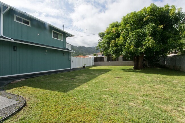 Building Photo - Fully Renovated 4BD in Kuli'ou'ou Valley, Garage-Driveway, Spacious Yard, and Work Shed PETS ALLOWED