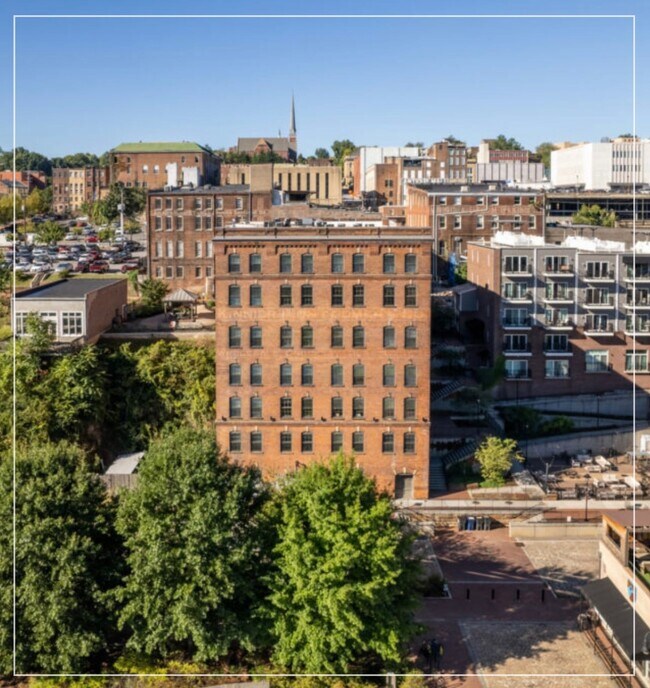 Building Photo - Midpoint Apartments in the heart of Downtown Lynchburg
