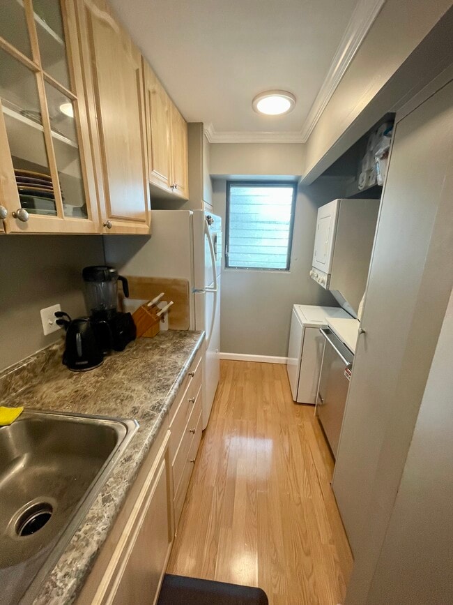 Kitchen - 1521 Alexander St