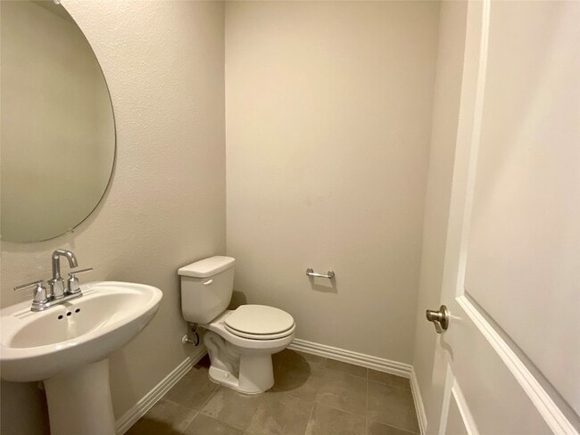 Building Photo - 1800 Canyon Ln