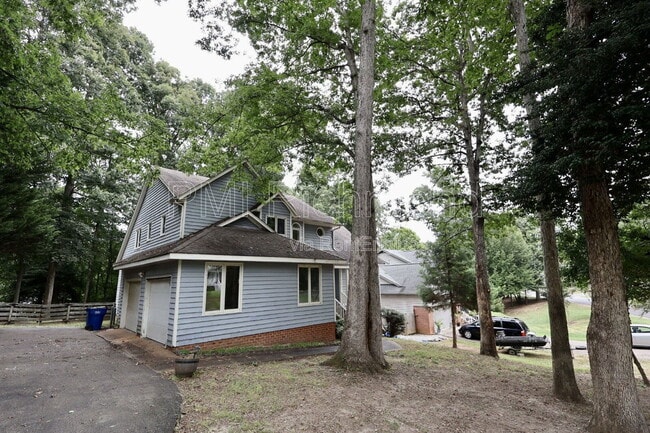 Building Photo - 11418 Hardwood Dr
