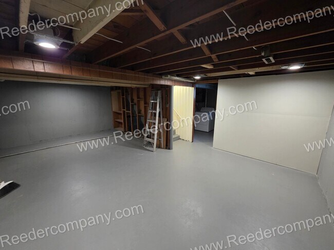 Building Photo - Updated 3 bedroom 1 bathroom House