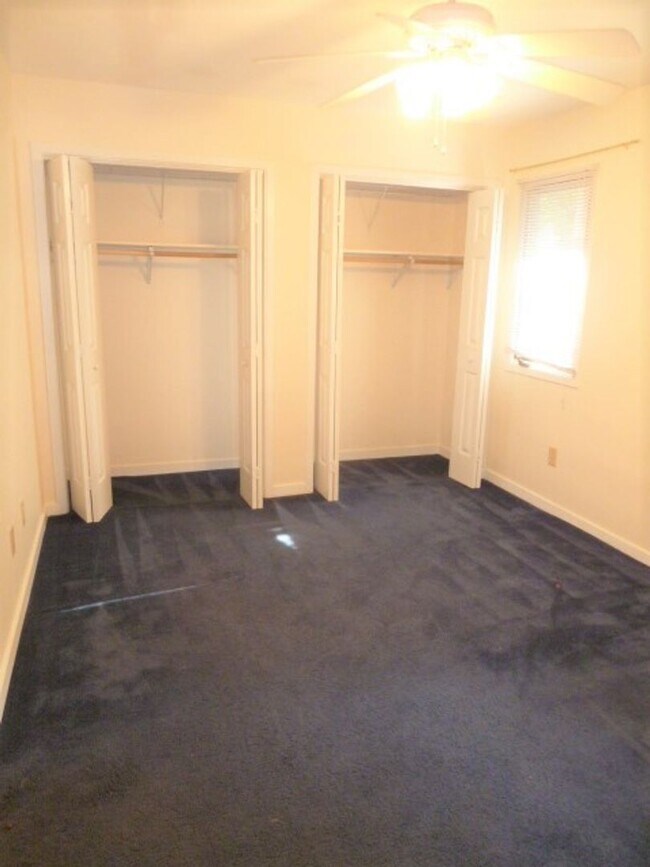 Building Photo - Available Now! Updated 2br 2ba Garden-Style Condo in Mill Creek! Walk to Campus