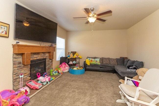 Building Photo - Spacious 6-Bedroom Home in Lorson Ranch!