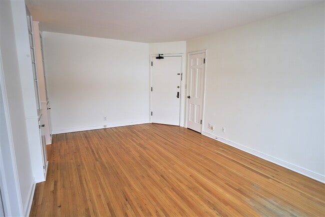 Building Photo - Erlmar Properties