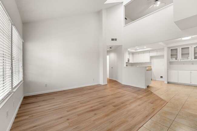 Building Photo - 16510 Stonehaven Ct