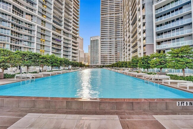 Building Photo - 465 Brickell Ave