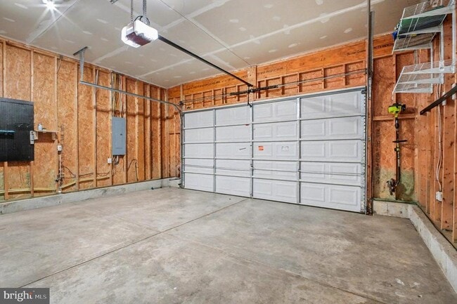Building Photo - 8052 Buckthorne Run
