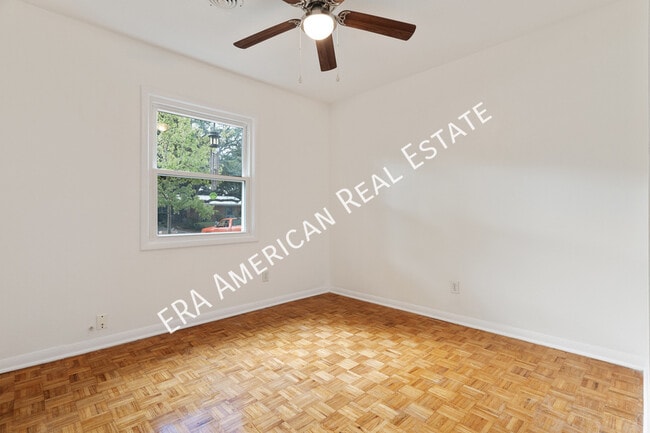 Building Photo - 305 Meggs Dr NE