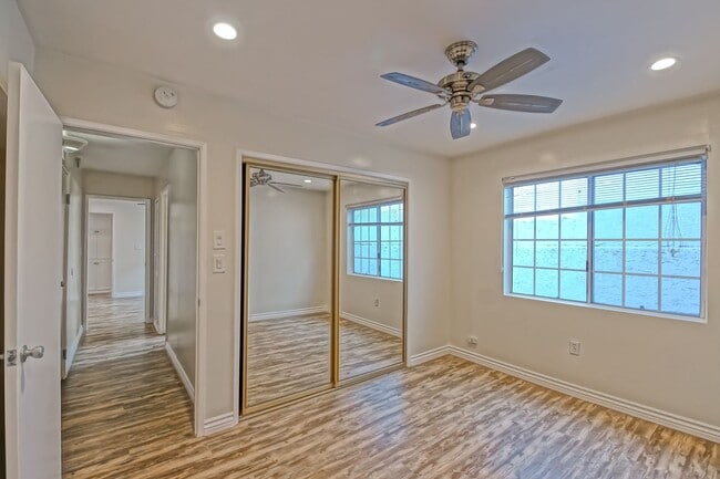 Building Photo - CHARMING & AIRY HOME W/ SPACIOUS FENCED YARD & LARGE 2-CAR GARAGE CLOSE TO SCHOOLS, SHOPPING & MI...