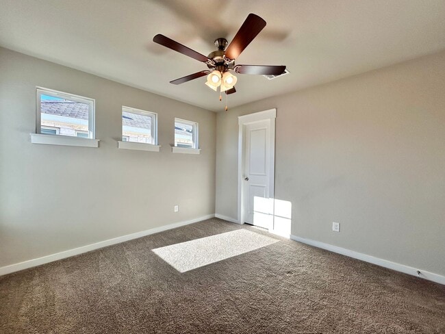 Building Photo - Charming 3 Bed / 2.5 Bath Family Home