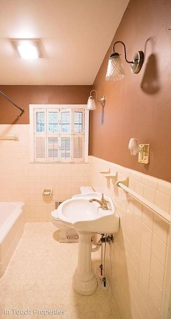 Building Photo - 3 br, 2 bath House - 2305 Jerry Jones Dr